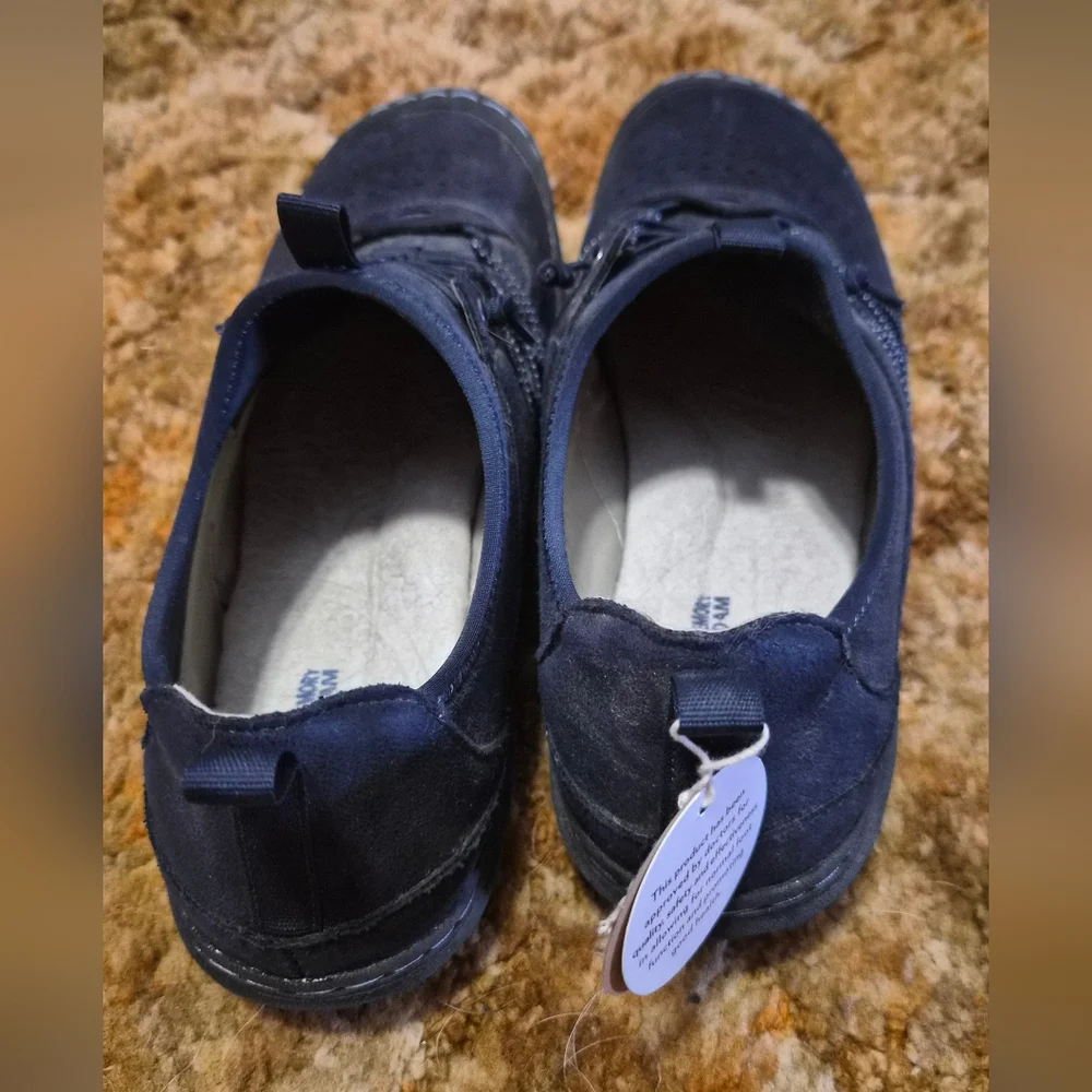 NWT - Women's JBU Navy Casual Shoes - Picture 5 of 6